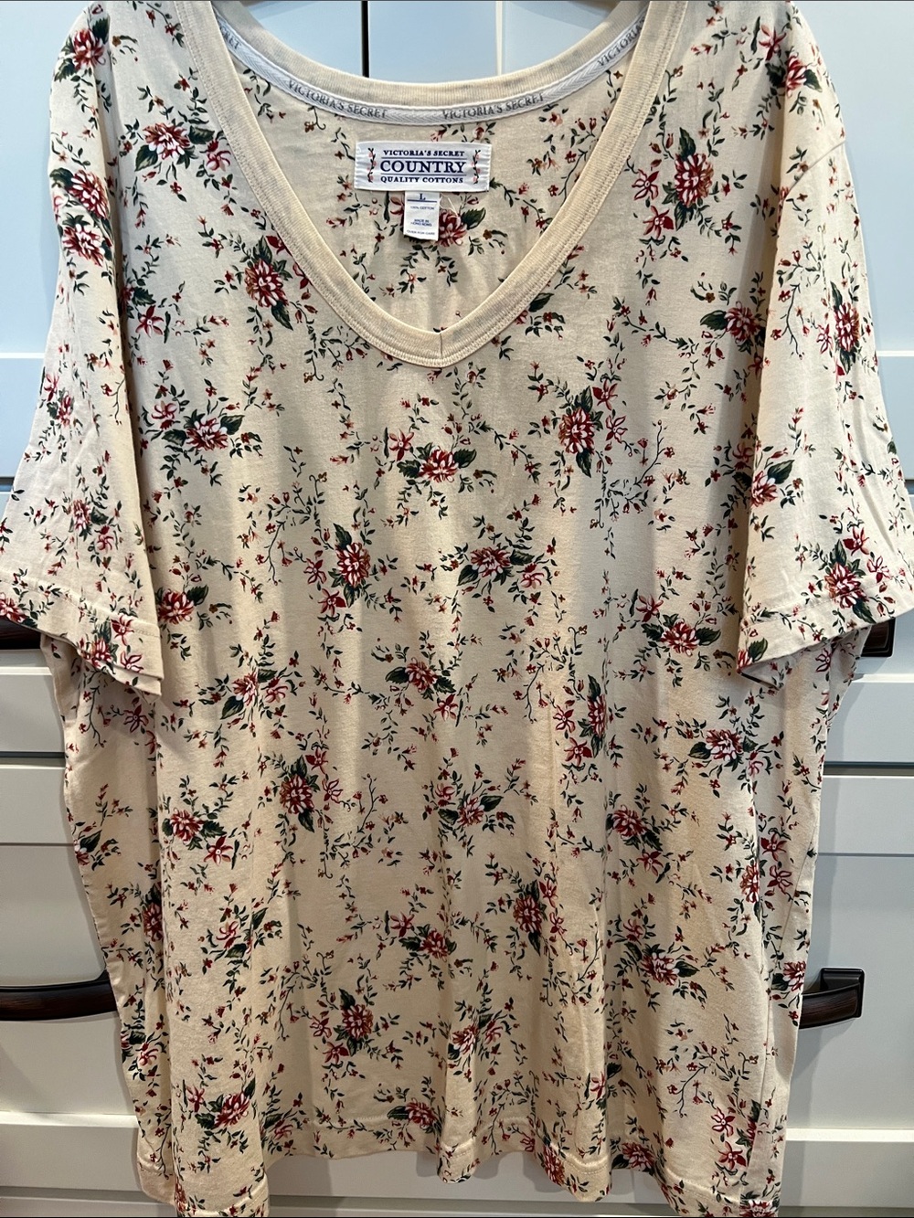 Y2K NWOT VICTORIA’S SECRET Cream V-Neck Short Sleeve Top w/Floral Print Sz L